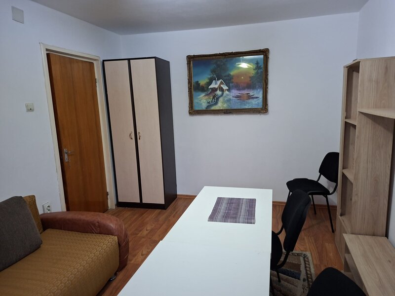 Nitu Vasile, etaj 1, mobilat & utilat, inchiriere 2 camere decomandat